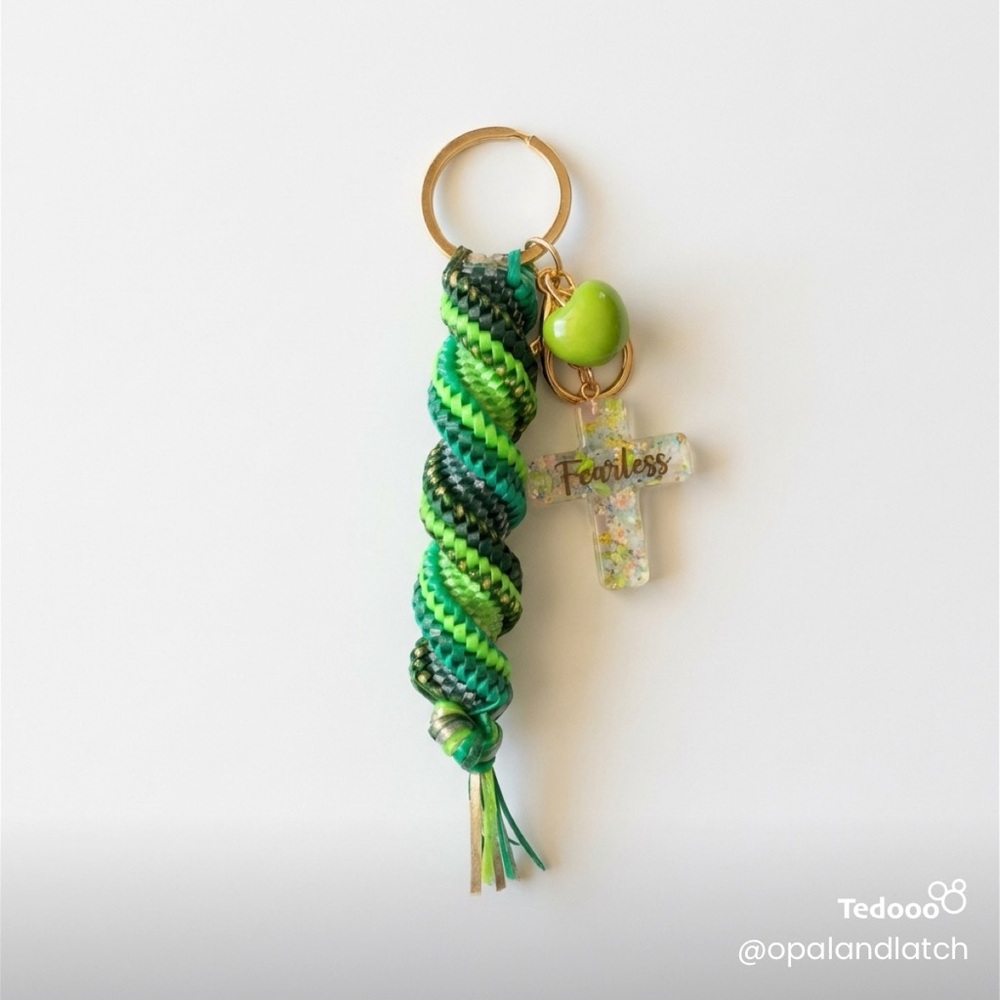 🌟Fearless Faith Keychain - Picture 2 of 4